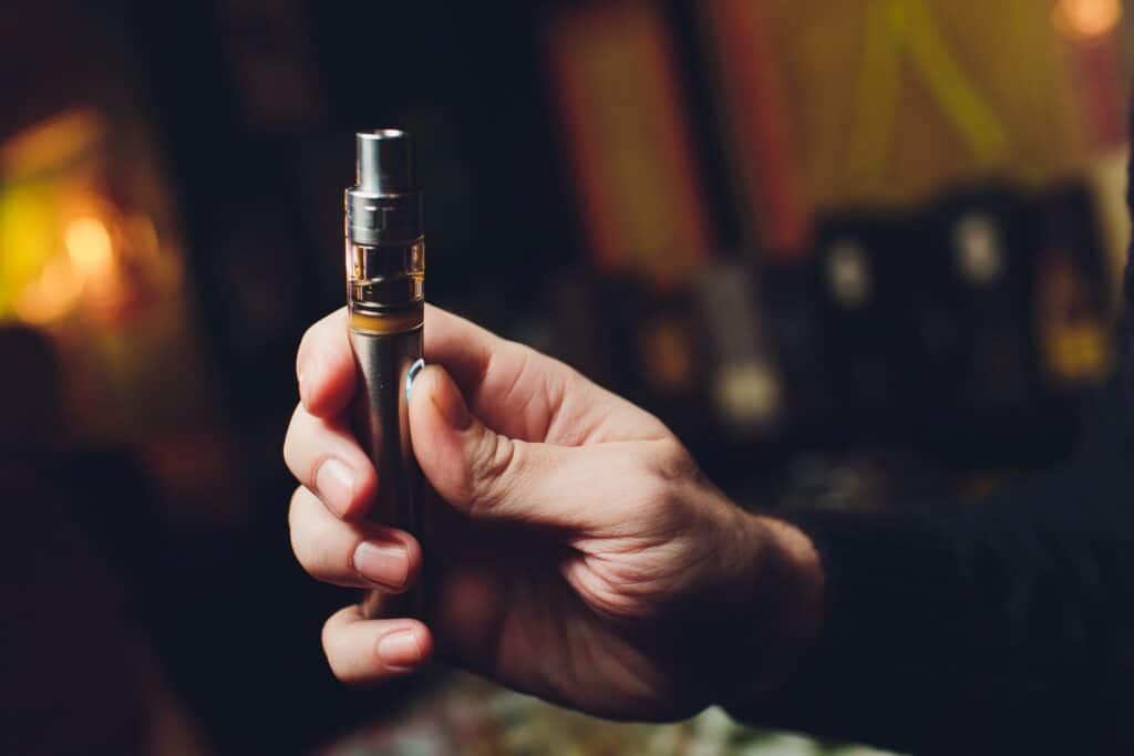 Étude : des centaines de composants non identifiés dans le liquide de cigarettes électroniques