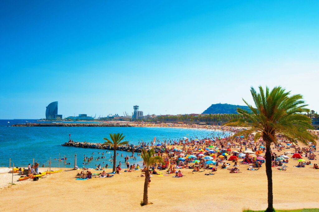 Barcelone interdit de fumer sur les plages