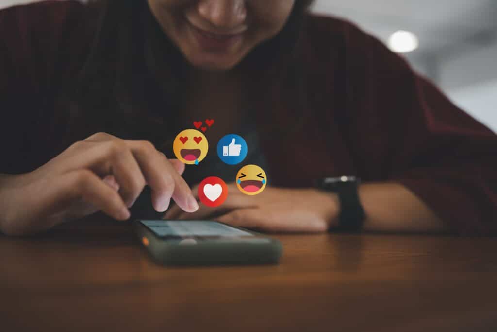 France :  les jeunes adultes fortement exposés au tabac sur les réseaux sociaux