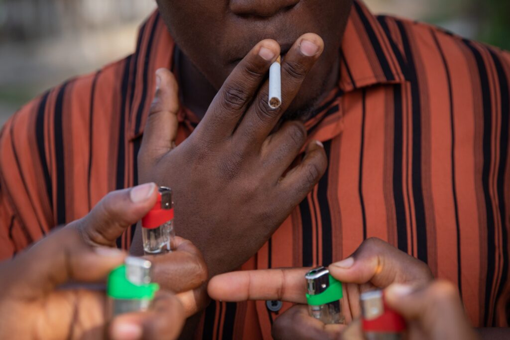 La jeunesse africaine, proie de l&rsquo;industrie du tabac