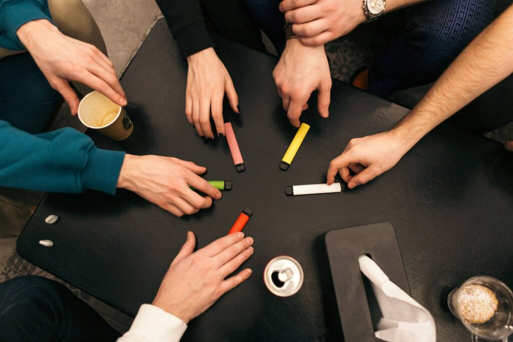 Des associations environnementales et de santé publique demandent l’interdiction des puffs en France