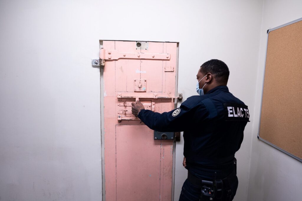 Dans les prisons françaises, 90% des hommes sont fumeurs