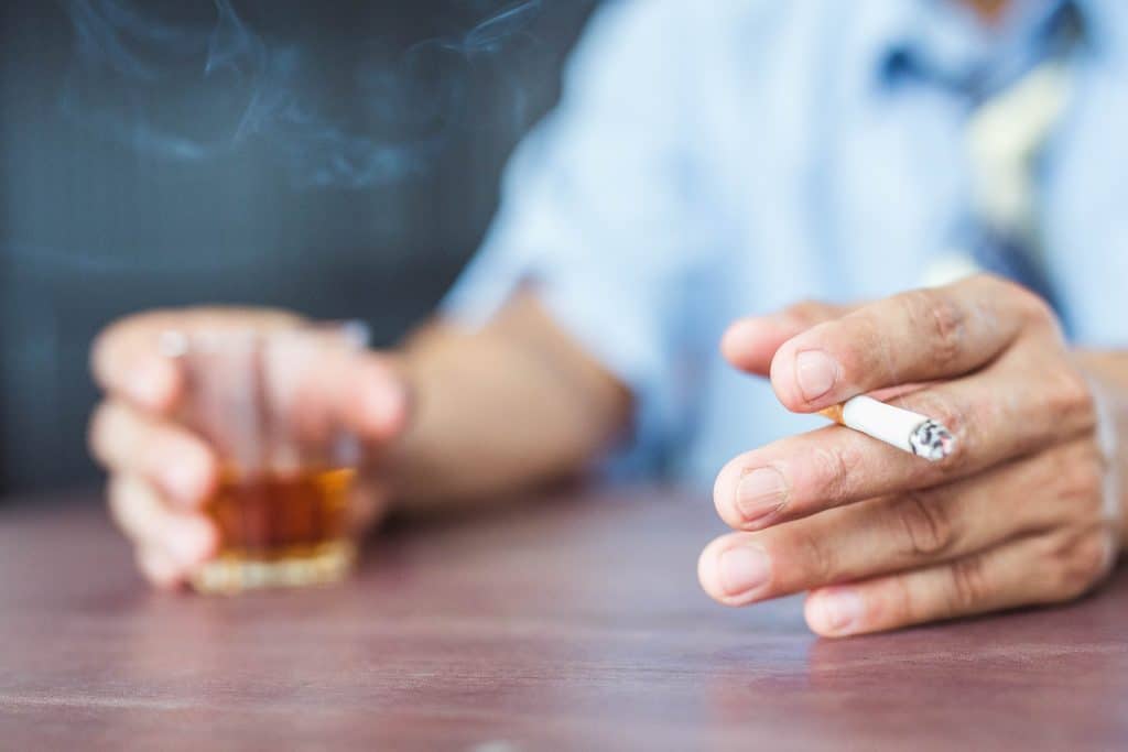 Tabac, alcool, aliments malsains : les Anglais en faveur de nouvelles réglementations