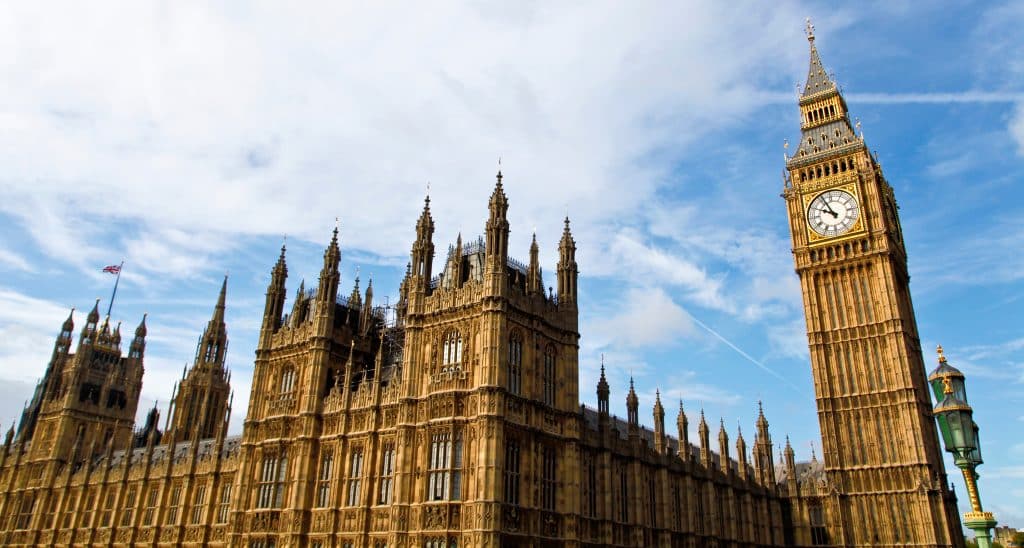 L’interdiction générationnelle de vente du tabac présentée devant le parlement britannique