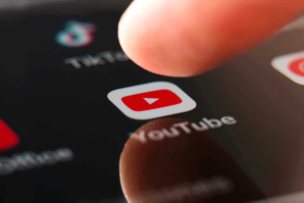 YouTube : des recommandations qui exposent aux contenus pro-tabac et nicotine