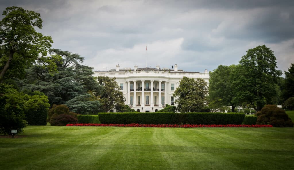 L’administration Trump accusée de nombreux conflits d’intérêt en plein revirement de la FDA sur les nouveaux produits