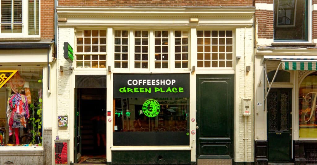 Pays-Bas : l’entrée d’un géant du tabac dans l’expérimentation sur le cannabis suscite des inquiétudes