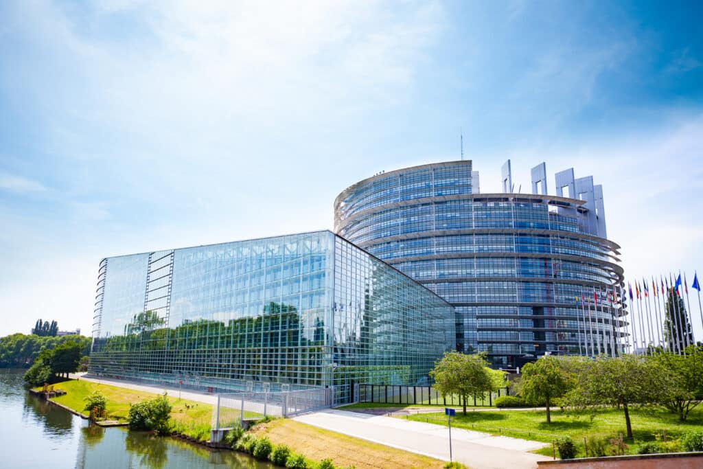 La Médiatrice européenne enquête sur des contacts de la Commission européenne avec des lobbyistes du tabac