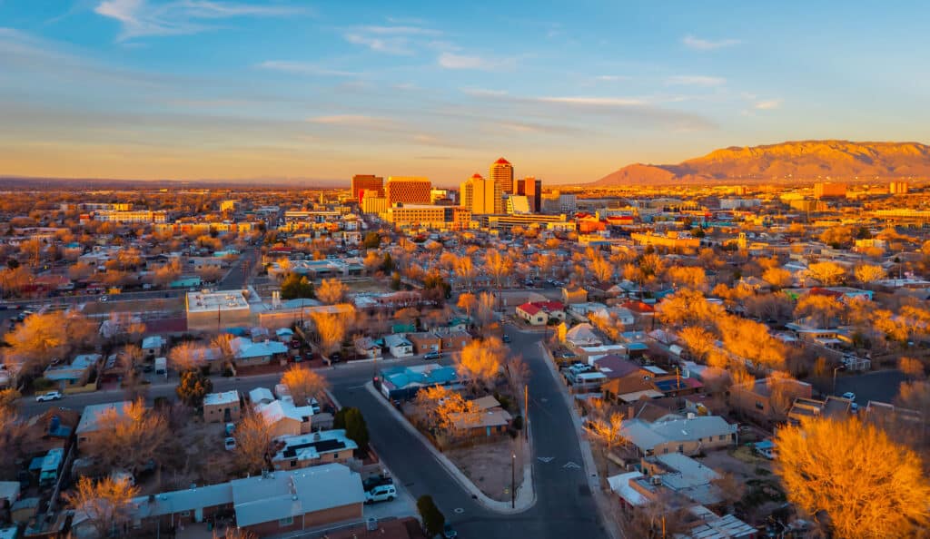 Albuquerque poursuit les fabricants de tabac en justice pour la pollution liée aux mégots
