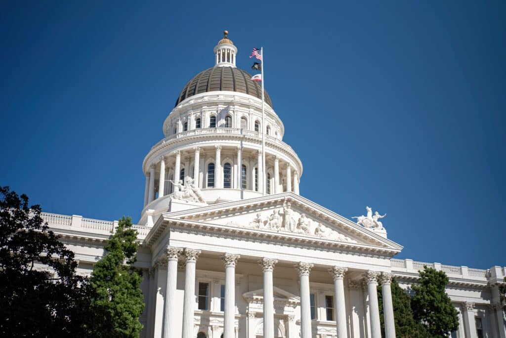 La Californie en voie d’interdire les cigarettes électroniques jetables