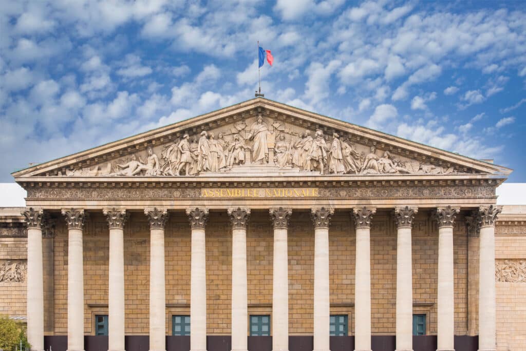 France : un rapport parlementaire consacré à la prévention en santé recommande une politique de génération sans tabac